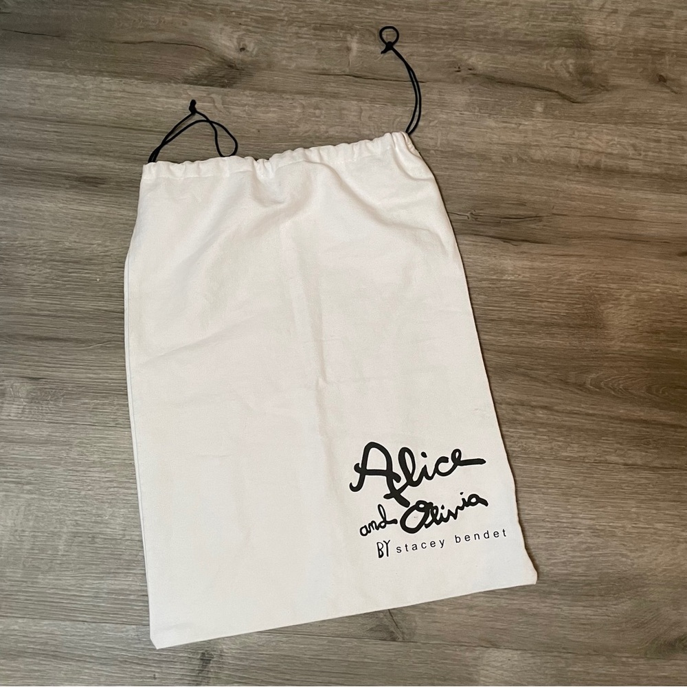 Alive + Olivia Dust Bag
